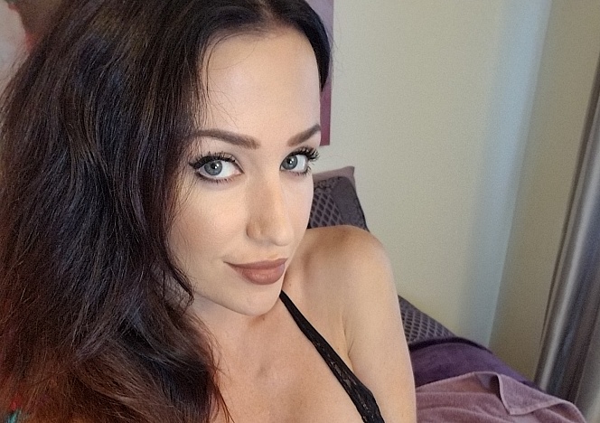 content/lingerie-selfies-various/0.jpg